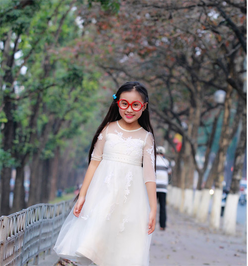 Mẫu nhí Bảo Hân xinh như thiên thần xuống phố ngày xuân - 13