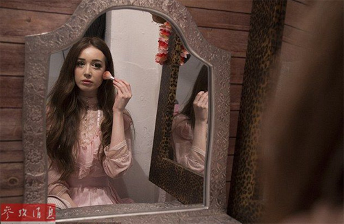 Cô gái đẹp như búp bê khiến đàn ông khiếp sợ - 9
