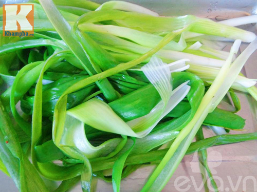 Mực cuộn hành lá sốt chua ngọt đơn giản ngon cơm - 2