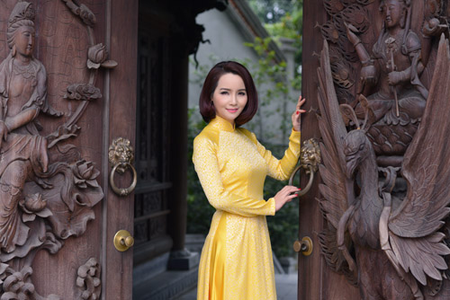 Mai Thu Huyền hút hồn mọi ánh nhìn với tà áo dài - 3
