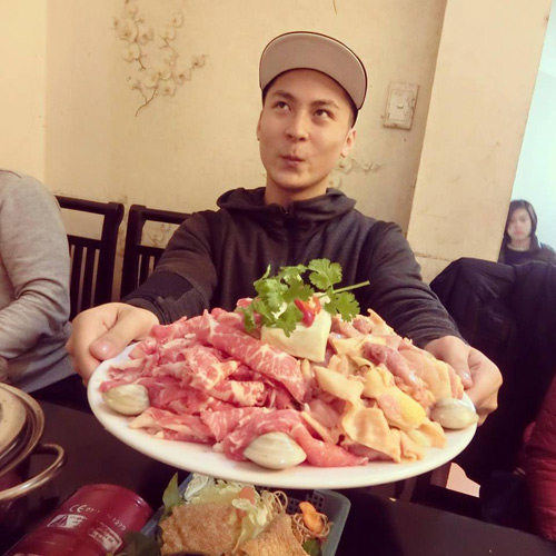 9x cực điển trai gây sốt với chùm ảnh: “Em ăn đi” - 8
