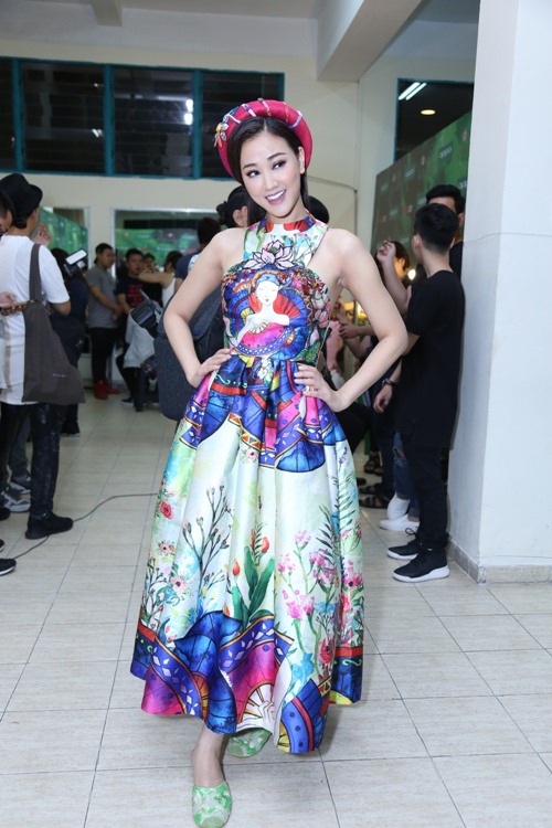 Hoàng Thùy Linh bỏ thi, buồn bã đi xem The Remix - 6