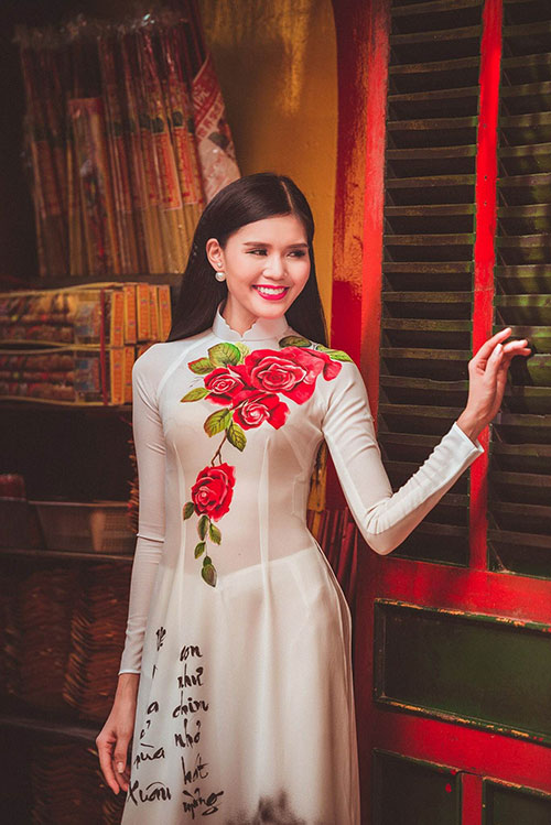 Á hậu Kim Nguyên e ấp áo dài bên Hùng Trần - 9