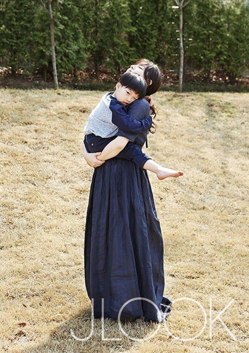 Song Hye Kyo tăng cân, già dặn sánh đôi cùng trai trẻ - 11