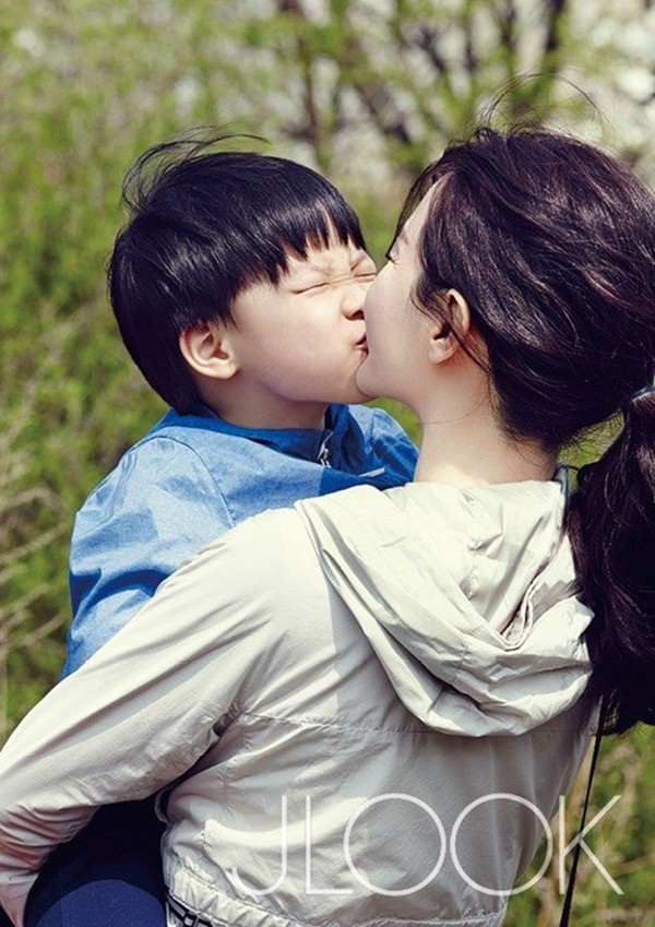 Song Hye Kyo tăng cân, già dặn sánh đôi cùng trai trẻ - 12