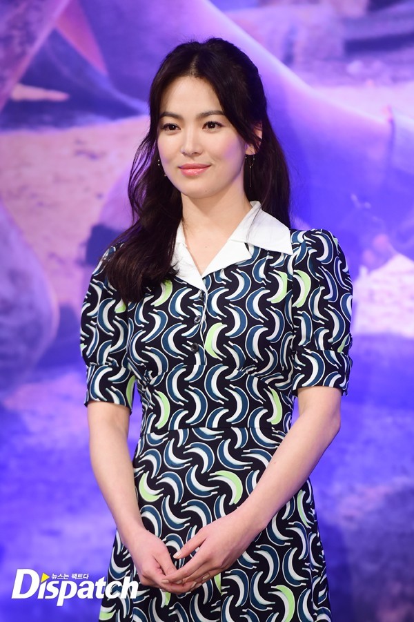 Song Hye Kyo tăng cân, già dặn sánh đôi cùng trai trẻ - 1