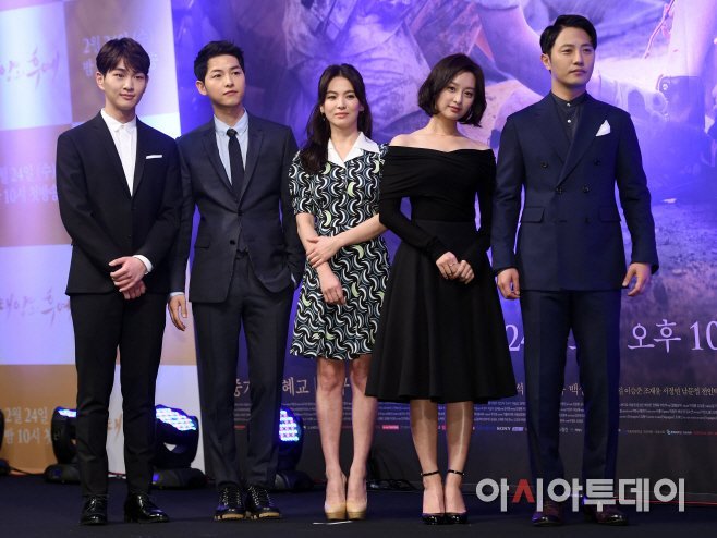 Song Hye Kyo tăng cân, già dặn sánh đôi cùng trai trẻ - 8