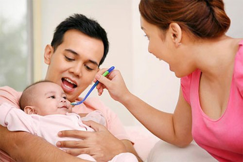 Tôi nội trợ chăm con, vợ đi làm kiếm tiền - 2