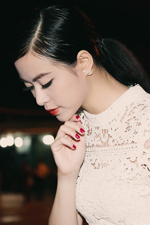 Yến Trang, Hoàng Thùy Linh tinh khôi với sắc trắng - 9