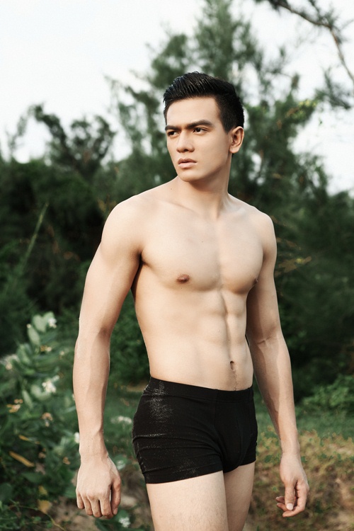 Lê Xuân Tiền tự tin khoe cơ bụng 6 múi hoàn hảo - 5