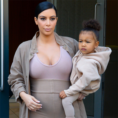 Lộ hình ảnh đầu tiên của con trai Kim Kardashian - 3