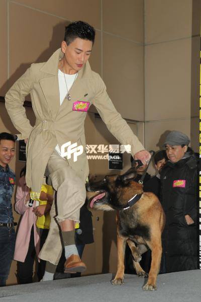 Mỹ nam Huỳnh Tông Trạch bất ngờ tô son đi sự kiện - 3