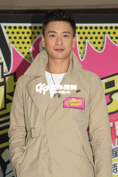 Mỹ nam Huỳnh Tông Trạch bất ngờ tô son đi sự kiện - 2