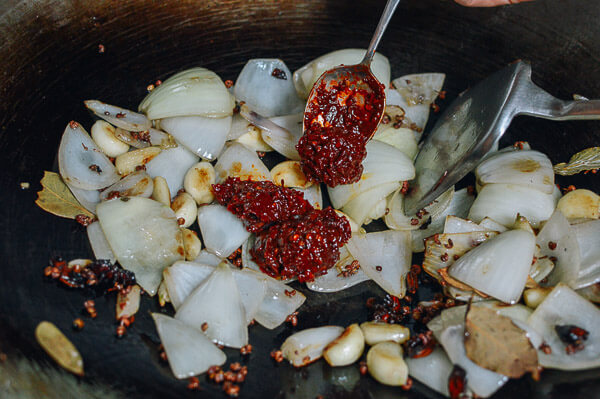 Bún bò sốt vang nóng hổi vào bữa sáng - 5