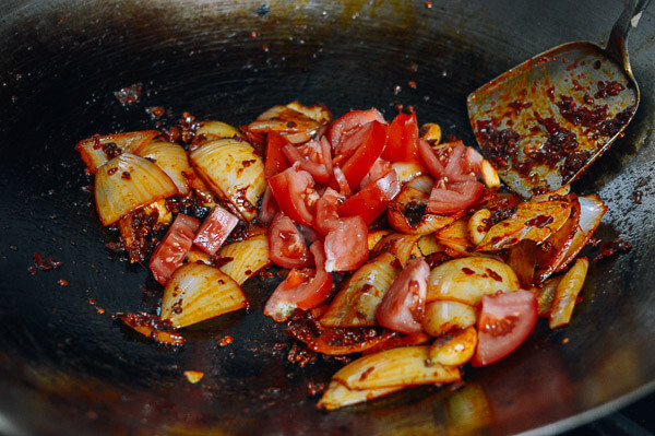 Bún bò sốt vang nóng hổi vào bữa sáng - 6