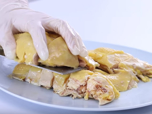 Cách chặt và xếp gà luộc đẹp mắt chị em nên thử - 9