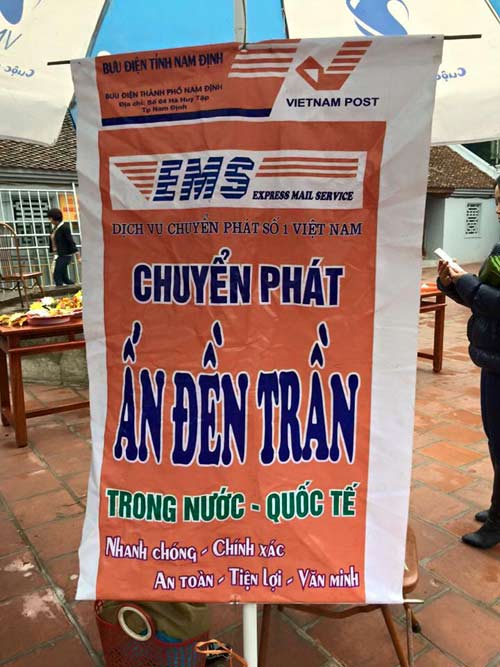 Dịch vụ “lạ”: Chuyển phát nhanh ấn đền Trần - 1