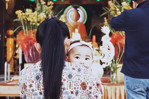 Kim Hiền cùng chồng con đi lễ Phật ở Mỹ - 2