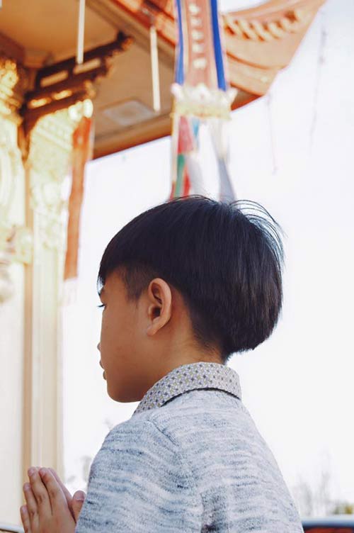 Kim Hiền cùng chồng con đi lễ Phật ở Mỹ - 3