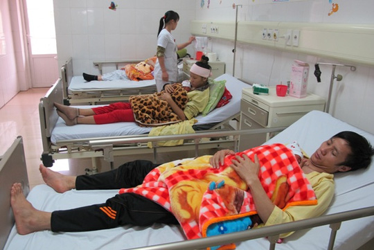 Xúc động hình ảnh những ông bố Việt #039;ấp#039; con trên ngực trần - 9