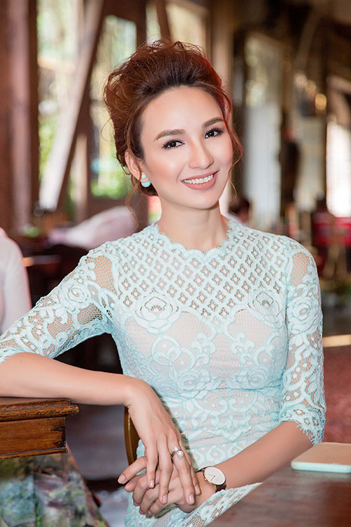 HH Ngọc Diễm khoe xế sang 1,7 tỷ đồng mới tậu - 5