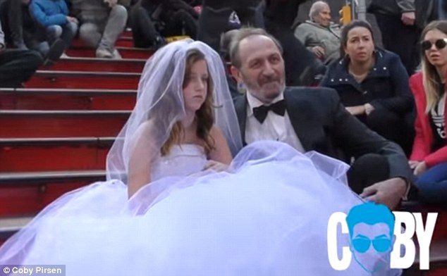 Sự thật gây sốc về đám cưới chú rể 65 tuổi, cô dâu 12 tuổi - 1