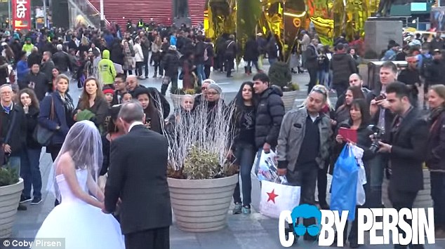 Sự thật gây sốc về đám cưới chú rể 65 tuổi, cô dâu 12 tuổi - 5