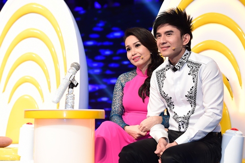 Đan Trường - Cẩm Ly tình cảm khoác tay nhau trên ghế nóng - 2