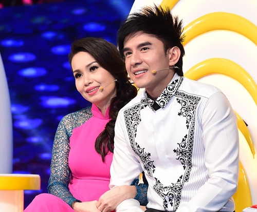 Đan Trường - Cẩm Ly tình cảm khoác tay nhau trên ghế nóng - 3
