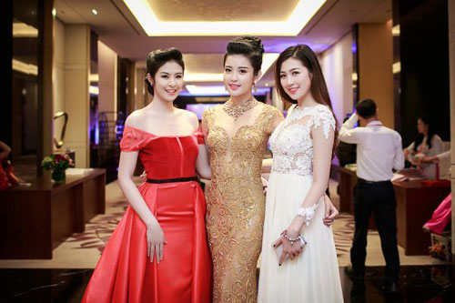 #039;Chấm điểm#039; Hoa hậu, Á hậu Việt khi chụp ảnh cùng nhau - 9