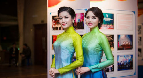 #039;Chấm điểm#039; Hoa hậu, Á hậu Việt khi chụp ảnh cùng nhau - 6