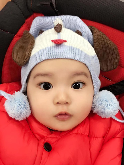 Clip cận cảnh vẻ đáng yêu hot boy nhí nhà Khánh Thi - 2