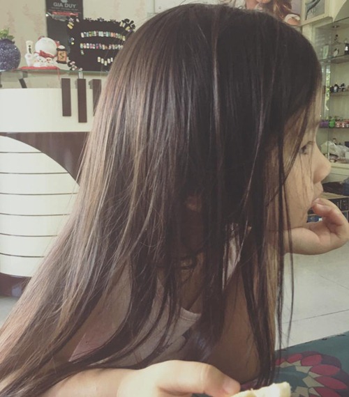 Con gái Hoàng Bách đẹp dịu dàng dưới ống kính của anh trai - 2