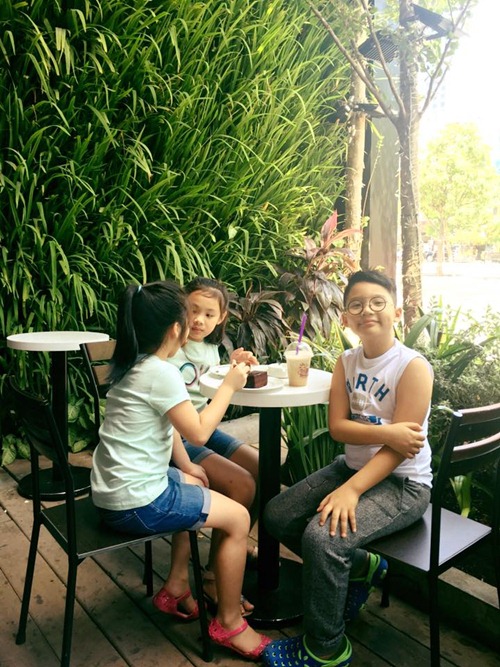 Con gái Hoàng Bách đẹp dịu dàng dưới ống kính của anh trai - 8