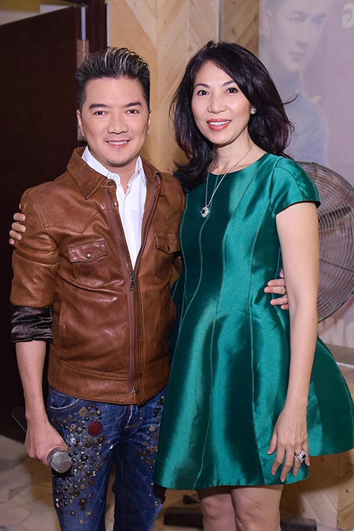 Lâm Chi Khanh gợi cảm bên Mr Đàm trong đêm nhạc - 1