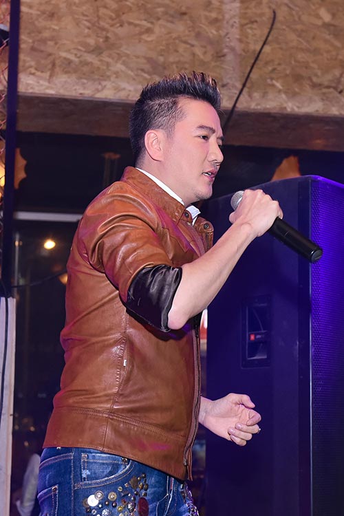 Lâm Chi Khanh gợi cảm bên Mr Đàm trong đêm nhạc - 2