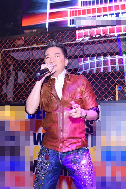 Lâm Chi Khanh gợi cảm bên Mr Đàm trong đêm nhạc - 3