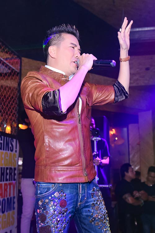 Lâm Chi Khanh gợi cảm bên Mr Đàm trong đêm nhạc - 4