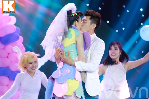 The Remix 2016: Hương Tràm bùng cháy, nhận quot;cơn mưaquot; điểm 10 - 15