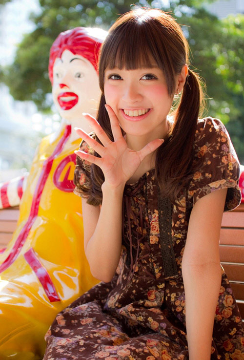 Cột tóc 2 bên giúp bạn trẻ ra chục tuổi - 9