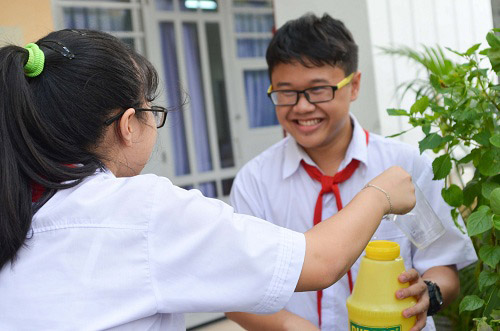 Bất ngờ vườn thực vật bằng vật liệu tái chế của học sinh - 16