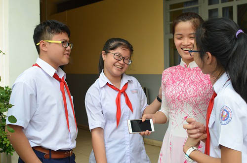 Bất ngờ vườn thực vật bằng vật liệu tái chế của học sinh - 19