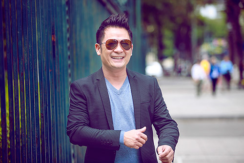 Bằng Kiều nắm chặt tay Dương Mỹ Linh giữa phố Hà Nội - 1