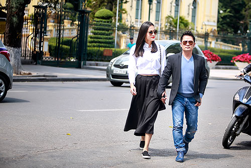 Bằng Kiều nắm chặt tay Dương Mỹ Linh giữa phố Hà Nội - 2