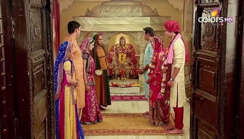 Em chồng quot;Cô dâu 8 tuổiquot; tự sát để níu kéo hôn phu quot;hụtquot; - 11