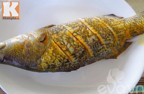 Ngon mê với cá hấp chan cà chua lạ miệng - 5