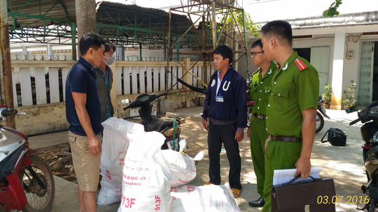 Chặn đứng hơn 2 tạ gà thối đang trên đường tiêu thụ - 1