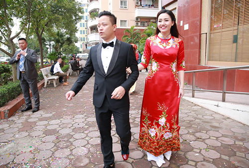 Chồng Á hậu Trà My đi xế sang đến hỏi vợ - 11