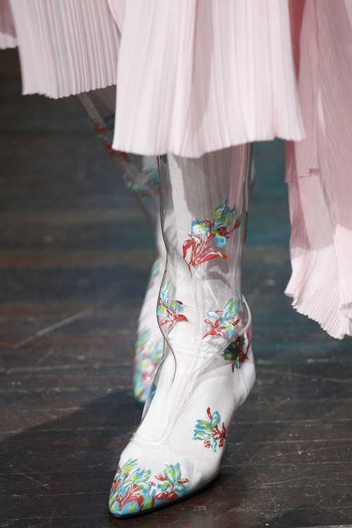 Những tuyệt phẩm giày boots từ sàn diễn thu đông 2016 - 10