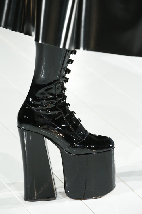 Những tuyệt phẩm giày boots từ sàn diễn thu đông 2016 - 1